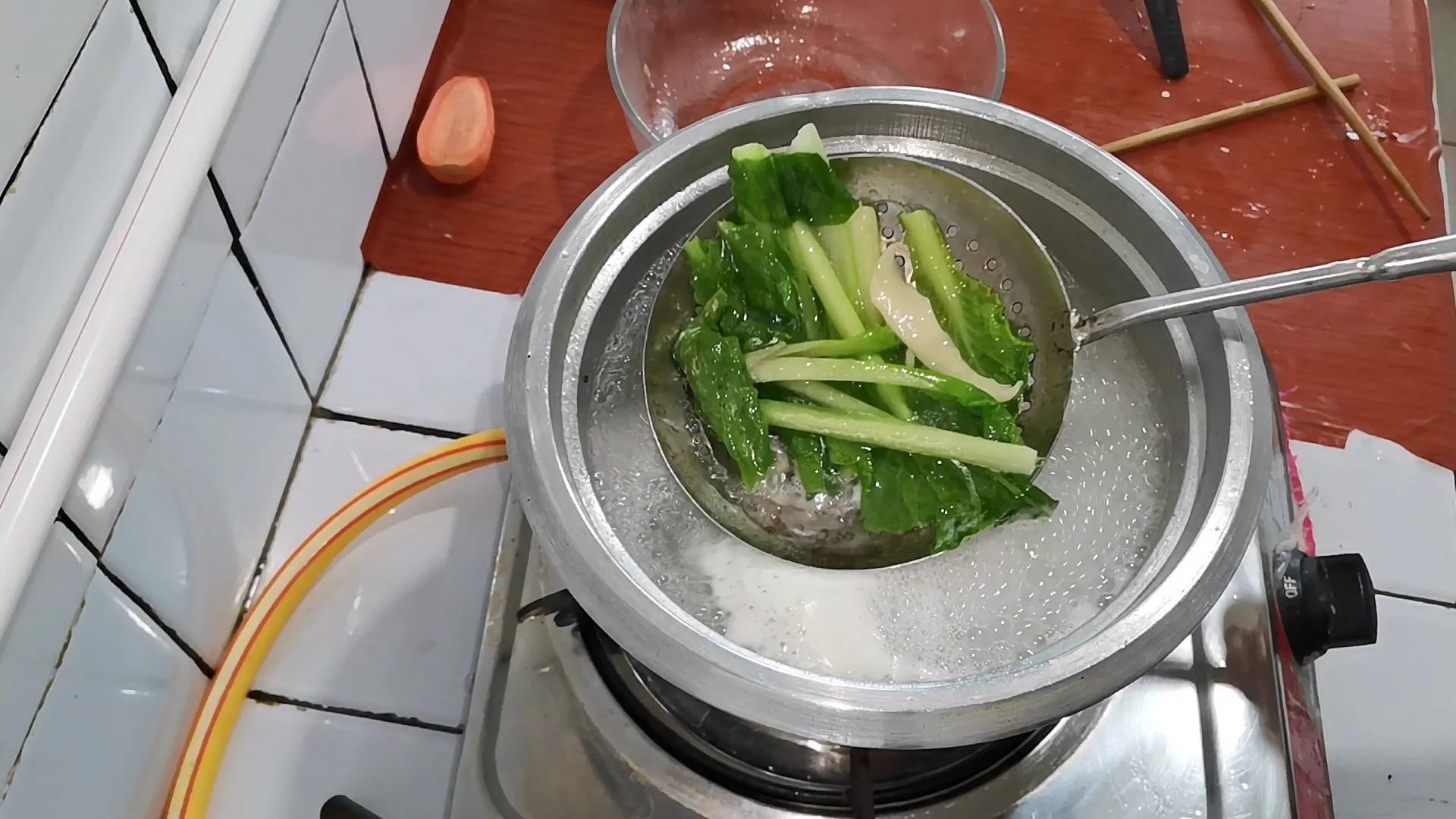 长寿面该如何去做（手把手教你做出好吃又好看的长寿面）