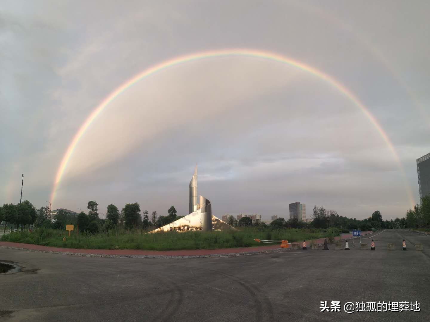 五味杂陈是什么意思 形容内心五味杂陈句子