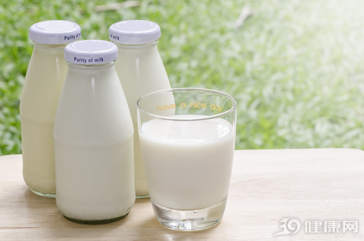 牛奶过期还能喝吗 牛奶过期15天还能喝吗