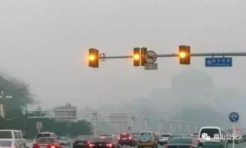 闯黄灯算违章吗 第一次闯黄灯能免除吗
