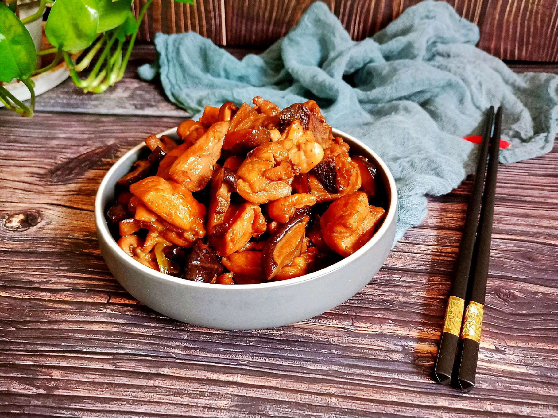 香菇炖鸡的做法 香菇炖鸡的做法 最正宗的做法