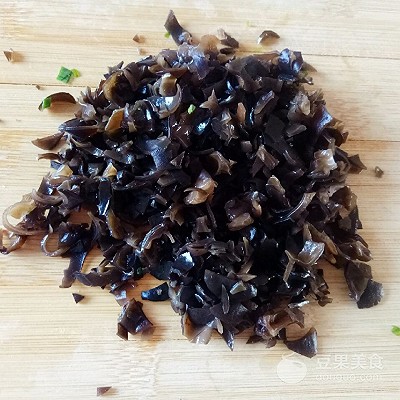 虾仁木耳鸡蛋饺子馅的做法（虾仁木耳鸡蛋饺子窍门）