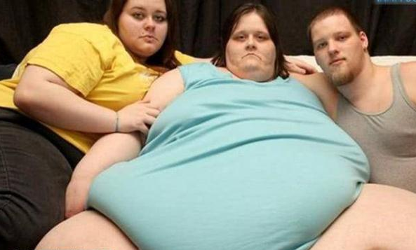 世界上最胖的人(世界上最胖的人是谁2000斤)
