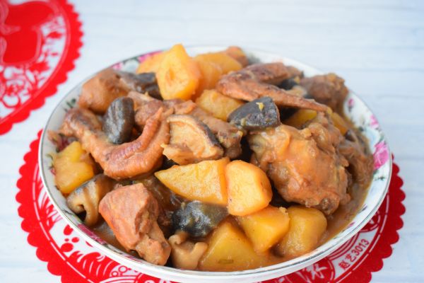 土豆炖鸡块的家常做法 鸡块炖土豆的做法