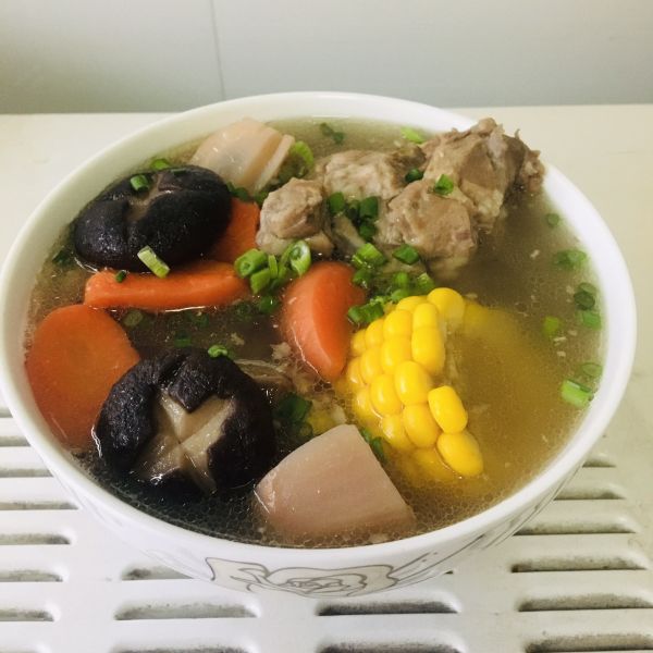 玉米排骨汤怎么做 排骨玉米汤的做法