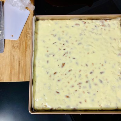 牛轧糖的制作方法及材料（易做的好吃不粘牙的手工牛轧糖）