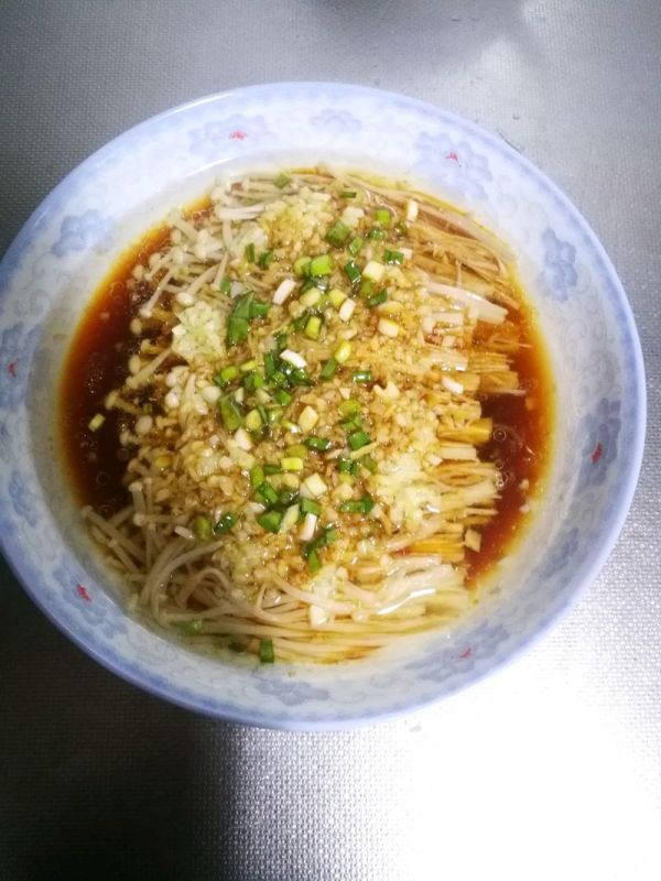蒜蓉金针菇的做法 金针菇最简单炒法