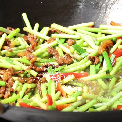 蒜苔炒肉的做法这道蒜苔炒肉太销魂连吃3天都不腻