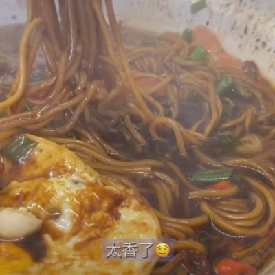 鸡蛋素焖面的家常做法「鸡蛋素焖面的家常做法」