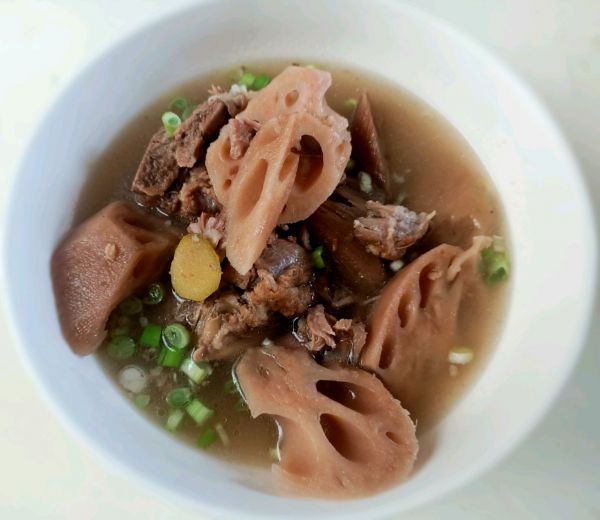 莲藕排骨汤怎么做 正宗清炖排骨汤