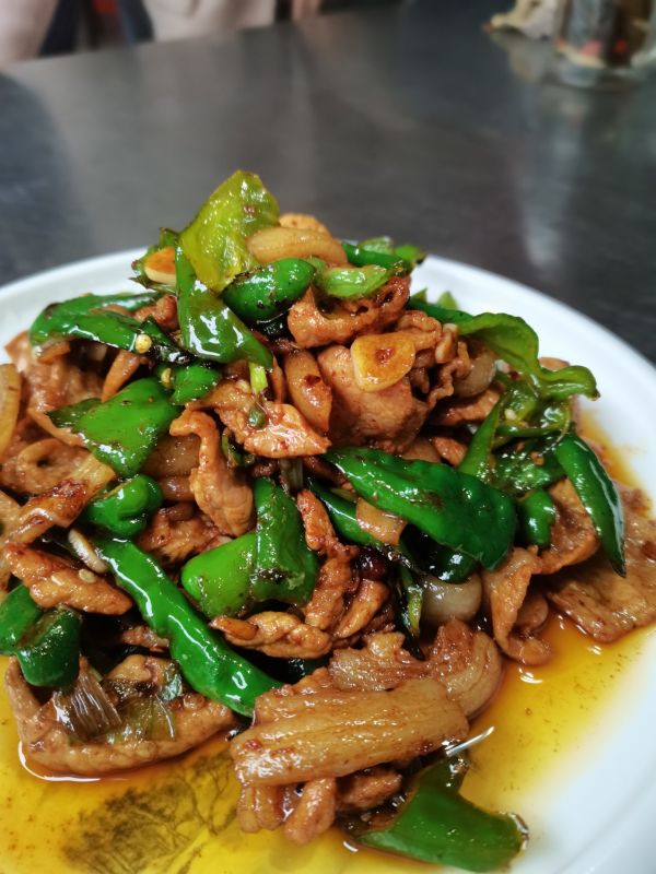 农家小炒肉的做法 辣子鸡丁的家常做法