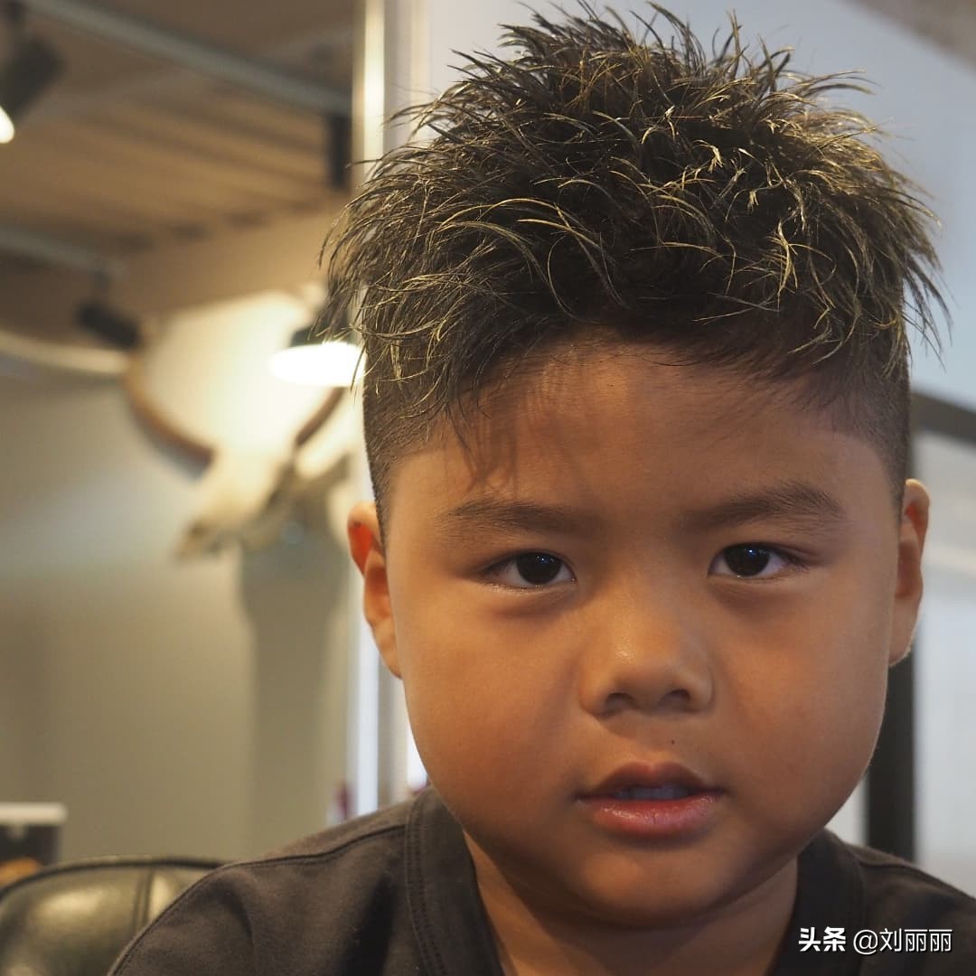 儿童男孩发型小男孩发型怎么选这15款很帅气你儿子值得拥有
