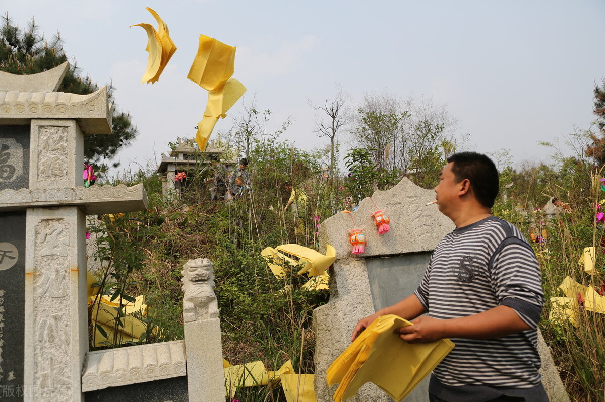 逢老人忌日晚辈们应该这样做老人忌日在家如何祭奠