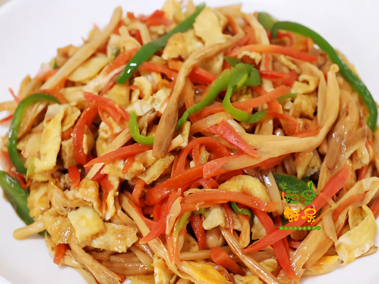 金针菜的做法大全家常做法（黄花菜这样做鲜嫩脆爽还下饭）