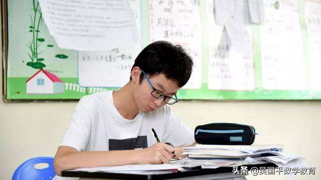 等腰三角形的定义 等腰三角形边长关系