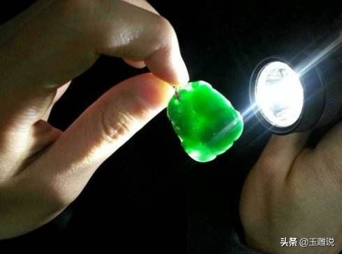 翡翠鉴别方法 翡翠7个档次对照表