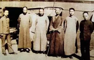 长亭外古道边芳草天 弘一法师《送别》