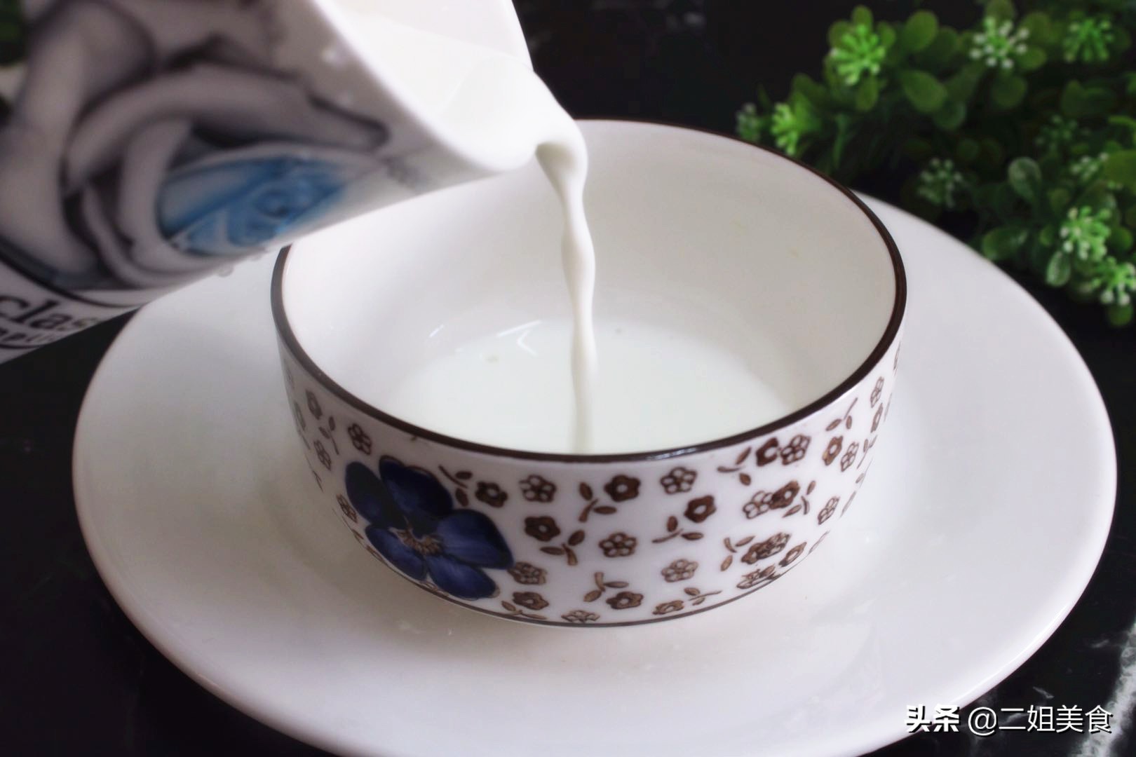 牛奶过期还能喝吗 纯牛奶过期10天能喝么