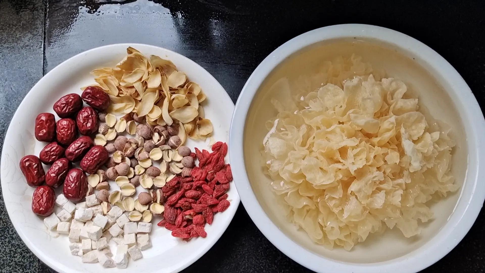 银耳莲子汤的功效 莲子银耳汤的忌讳