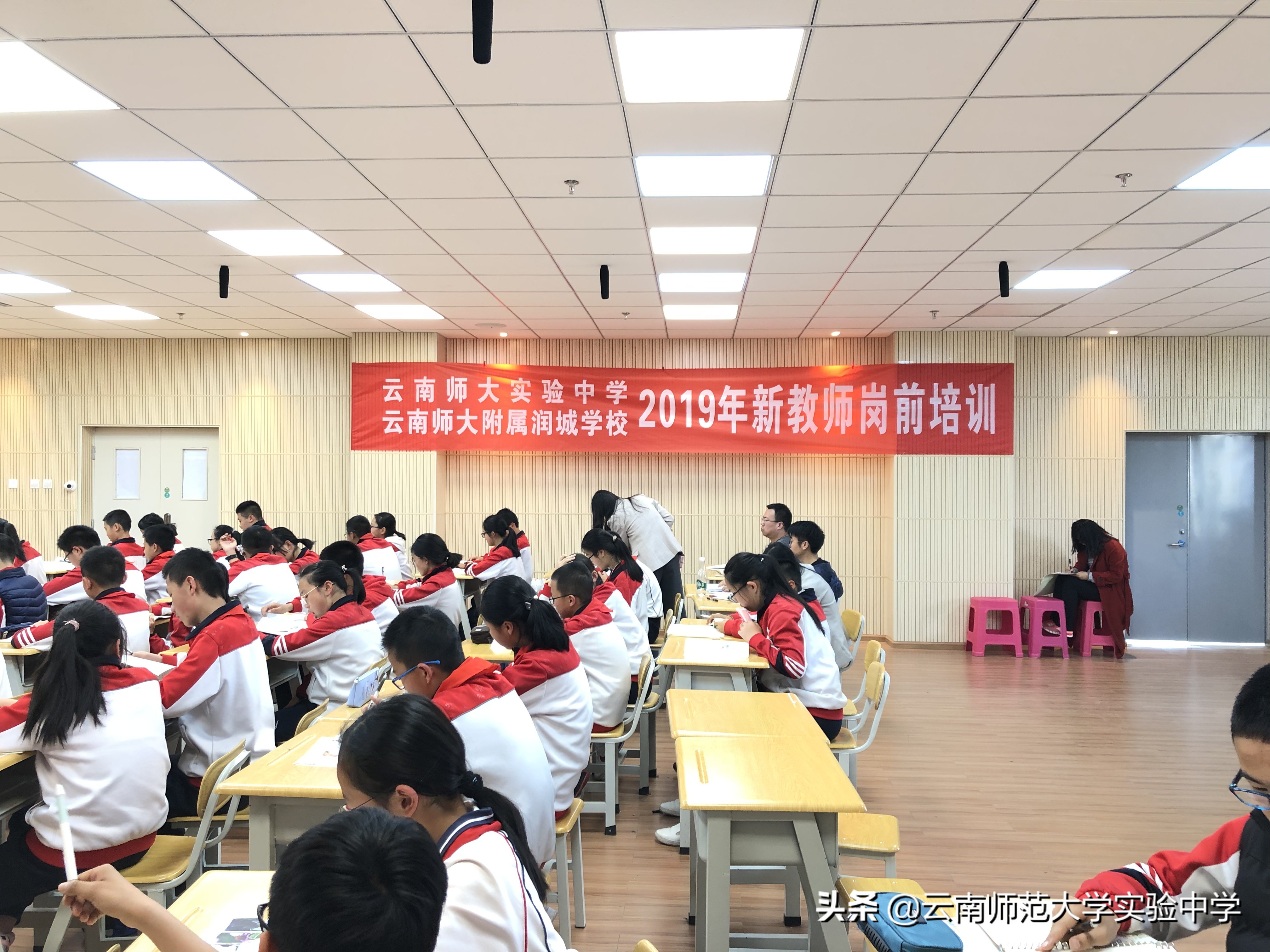 云南师大实验中学 云南师大实验中学门口