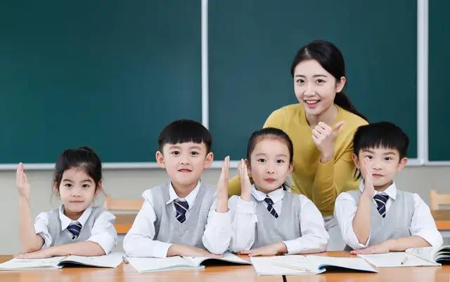 佩服的反义词 佩服的反义词最佳答案