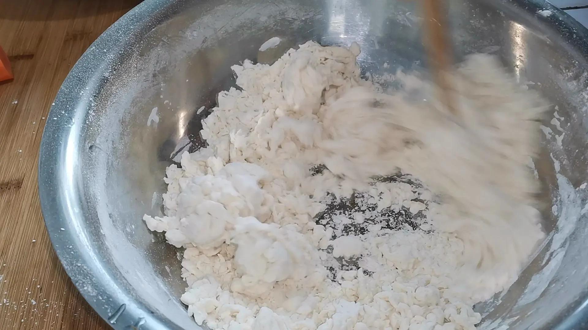 长寿面该如何去做（手把手教你做出好吃又好看的长寿面）