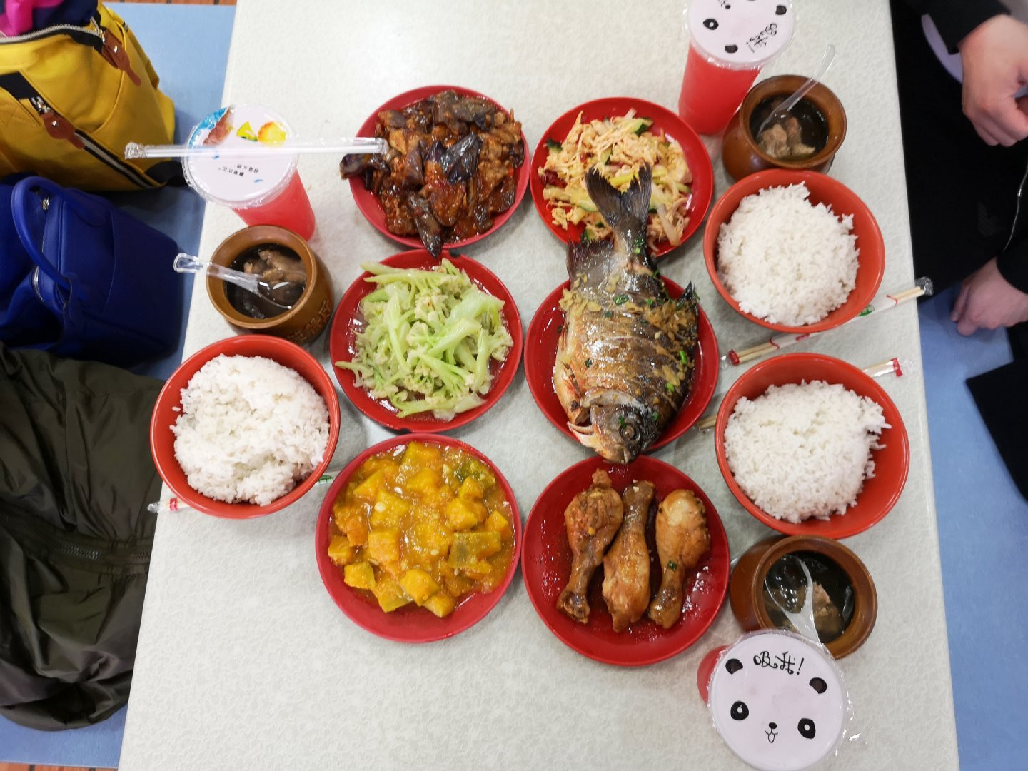 厦门大学食堂有多好？中式大厨做盘菜6元，米饭免费10年，值了