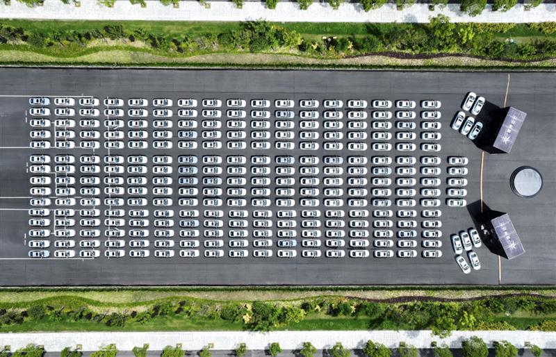 首月交付目标1万台，帝豪L雷神Hi·X超级电混全国交付启动