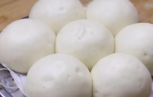 火箭棋牌手机版
看馒头蒸没蒸熟「蒸馒头火箭棋牌手机版
看熟没熟」