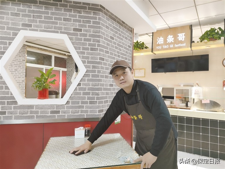 良心油条哥爆红全国（全国掀起诚信经营的食品安全新风）