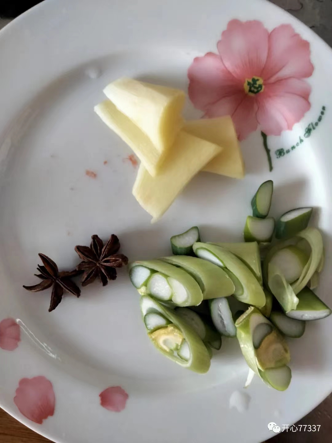 西红柿土豆炖牛腱子肉的做法「土豆西红柿汤的做法视频」