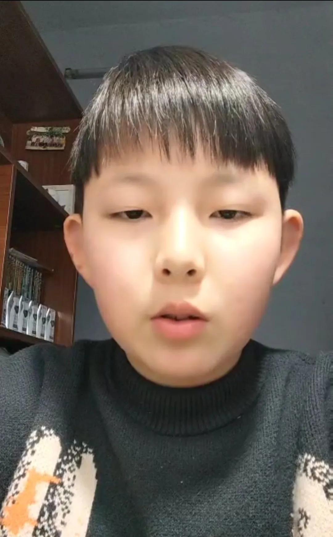 鲁滨逊漂流记主要内容 鲁滨逊漂流记主要讲了