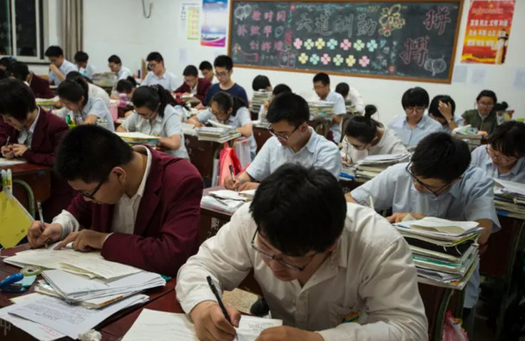 上大学后才明白，高考考上大专和走单招的区别很大，但愿你没选错