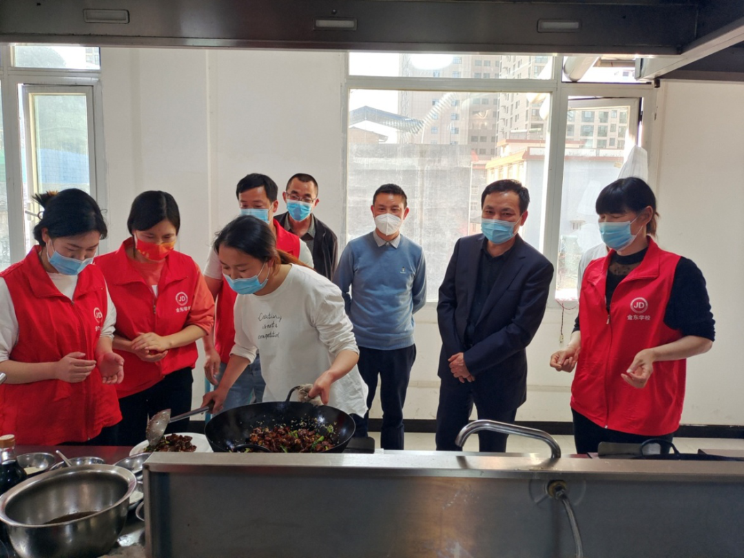 会后,郝占雄一行对我县上报的新增承训机构—金东职业技能培训学校