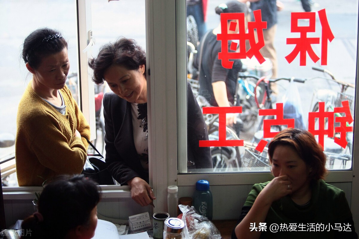 照顾老人的保姆 家政保姆收费价目表