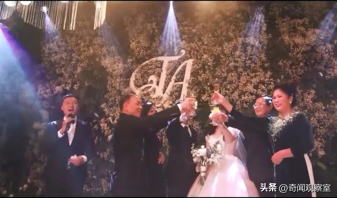 她来自胡志明市