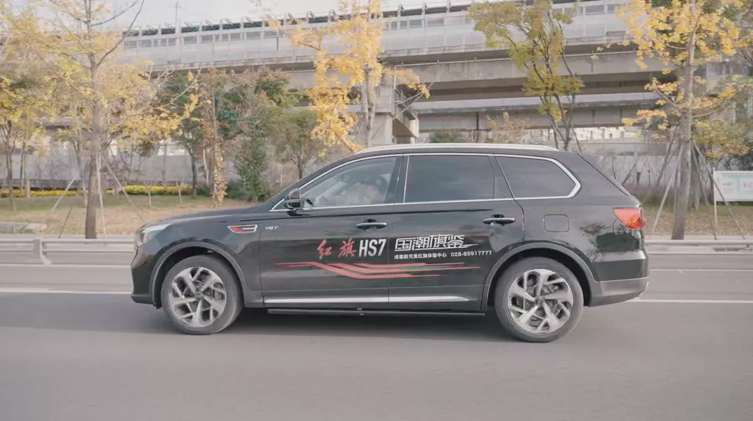 试驾2022款红旗hs7,3.0t v6和品牌情怀的双管齐下