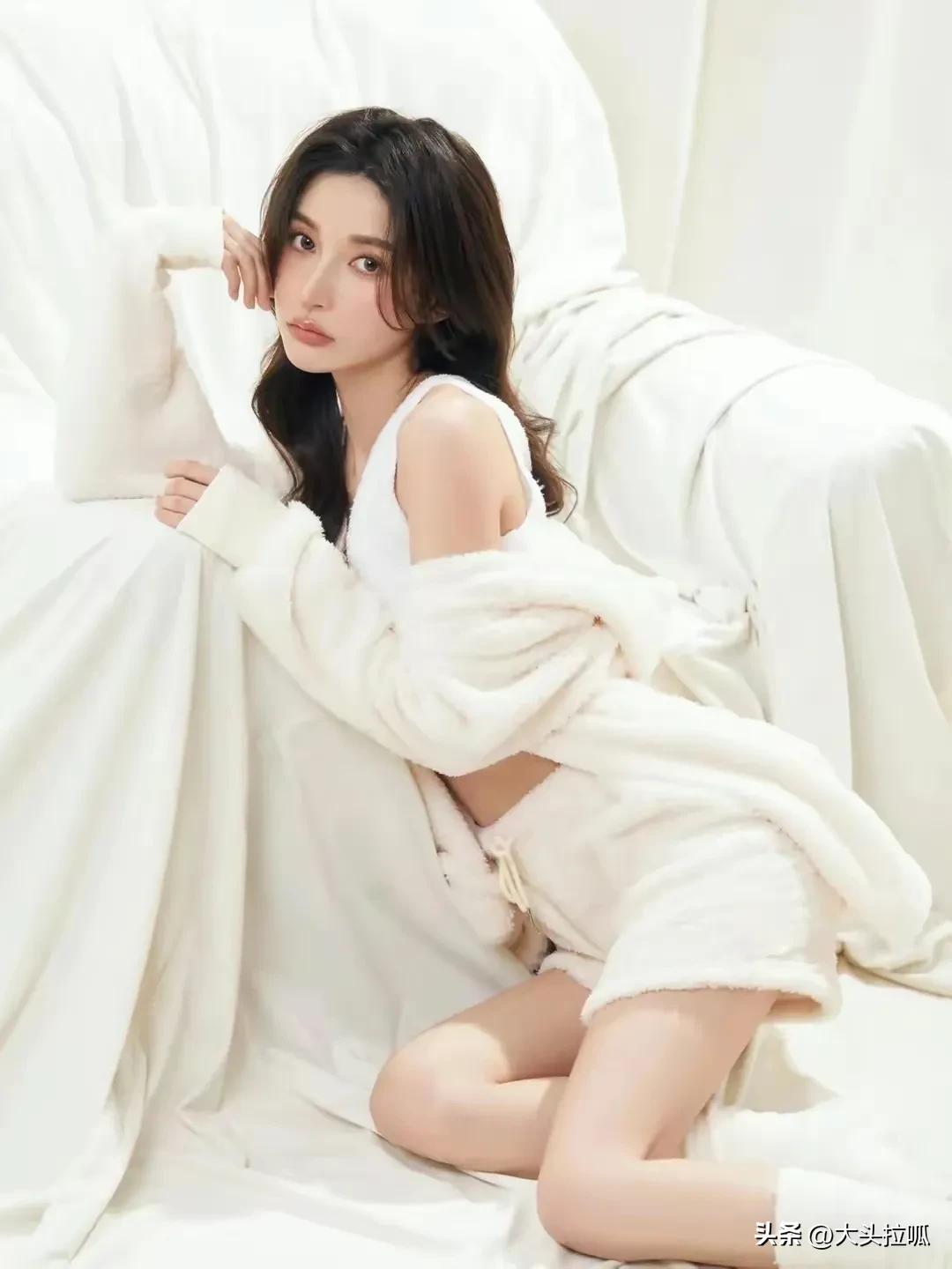 公公和儿媳妇 半夜装睡着配合公爹