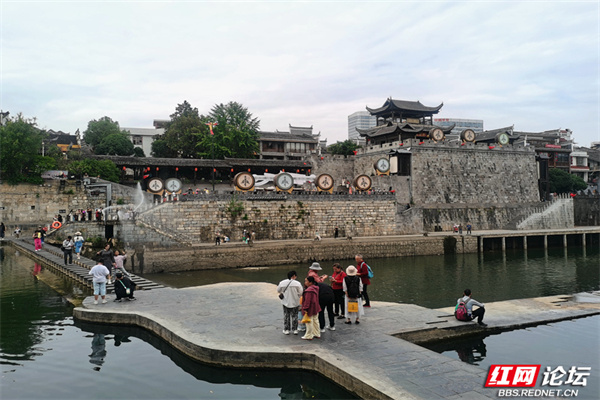 湘西土家族苗族自治州 湘西土家族苗族自治州属于哪个市