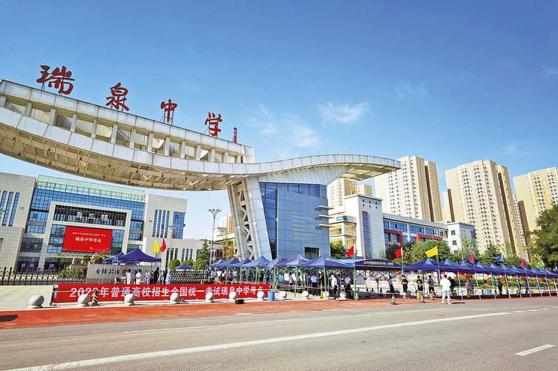 蟾宫折桂下一句是什么()