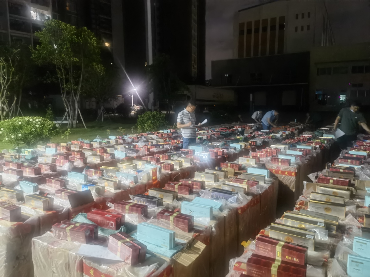钻石荷花硬盒多少钱一包 荷花烟价格表2023价格表