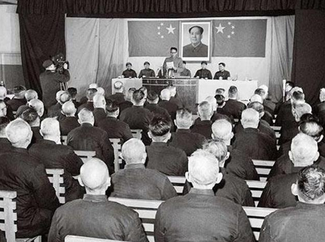 1975年公安部指出13名战犯不可特赦，主席：每人发100块，都放了-这次大赦共多少人