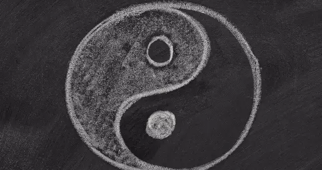 四柱八字批准(四柱预测是否真实,关键是看万年历中日干属性谁定的?有何依据)