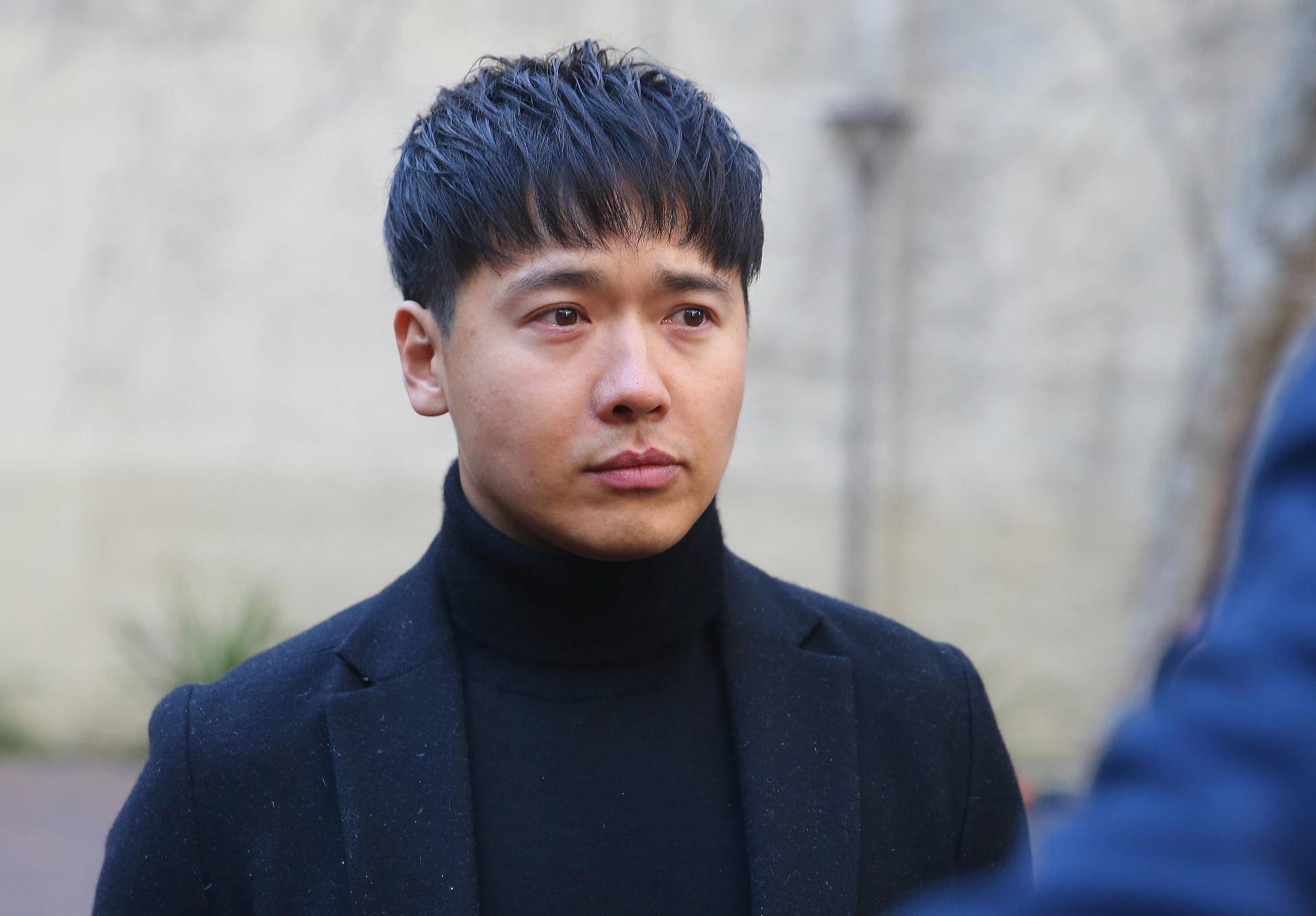 《巴清传》5亿打水漂，唐德影视市值跌百亿，股民人均亏数十万-赵薇炒股票亏了多少