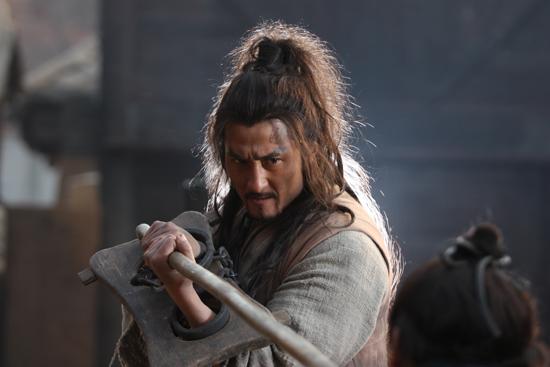 《水浒传》中林冲花费1000贯买宝刀，相当于现在的多少人民币-4万刀等于多少人民币