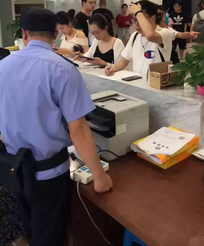 P2P又出大事！860亿平台暴雷极路由现金流断裂168家便利店倒闭-高通盛融是上市公司吗