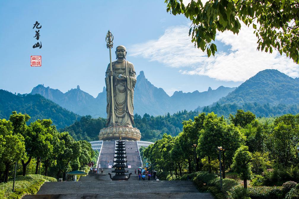 安徽佛寺最多的城市，九华山到处可见中老年人在焚香拜佛！-2012年九华山客流量是多少