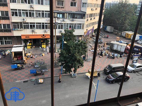 「津云关注」小区挨着“快递一条街”卸货噪音五楼听得清清楚楚-德邦物流公司送货上门包卸货的吗