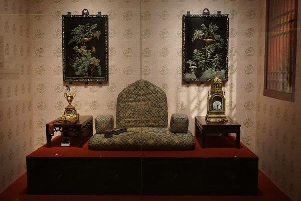 “来自盛京”，在首博看清宫帝后的华服配饰与宫廷陈设-盛京银行存十万元两年利息多少钱