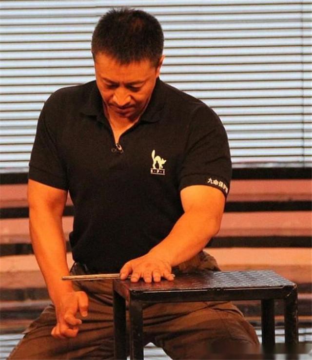 【推荐】1小时要28万薪水，中国第一男保镖李旭用筷子当武器，能击穿钢板-职业保镖年薪多少